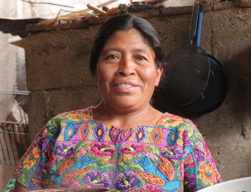 Huerto de hortalizas, estufas mejoradas y filtros purificadores mejoran la salud de mujeres ixiles y sus familias